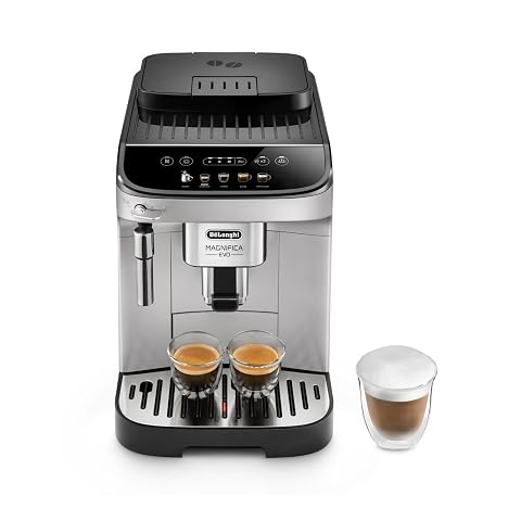 Machine à café automatique argentée avec moulin intégré et buse vapeur sur un plan de travail en bois