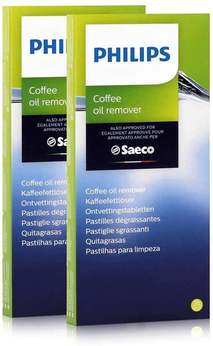 Douze pastilles dégraissantes vertes disposées en deux groupes sur un plan de travail en bois
