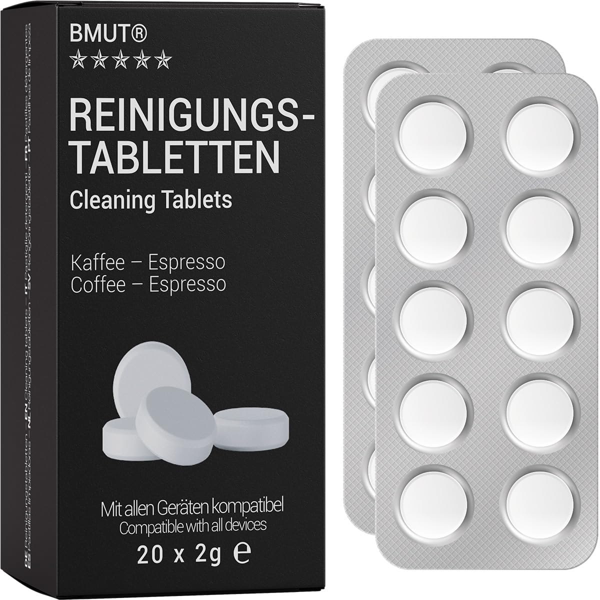 Blister de 20 pastilles de nettoyage pour machine à café posé sur un plan de travail en bois