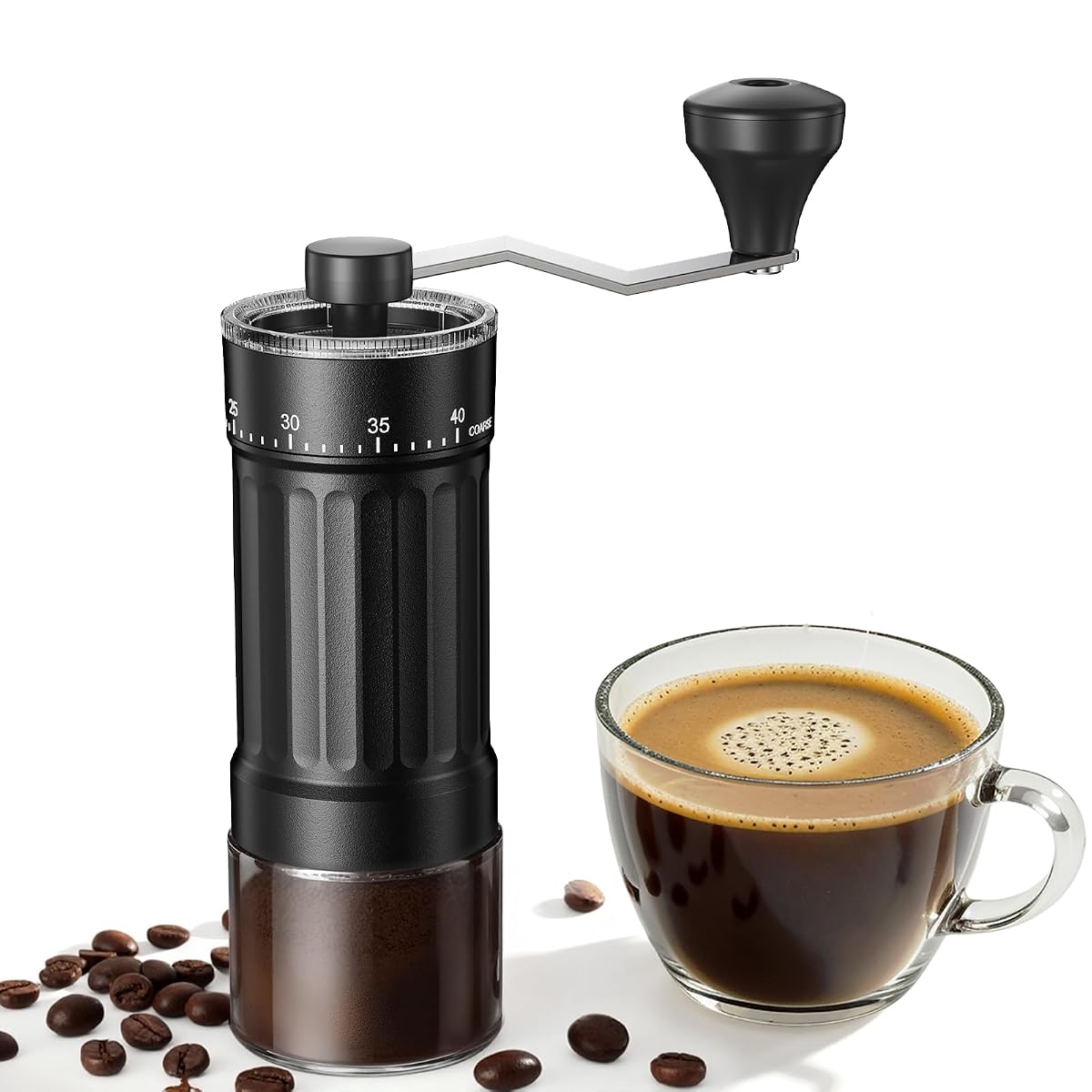 Moulin à café manuel Ceving noir posé sur un plan de travail en bois avec quelques grains